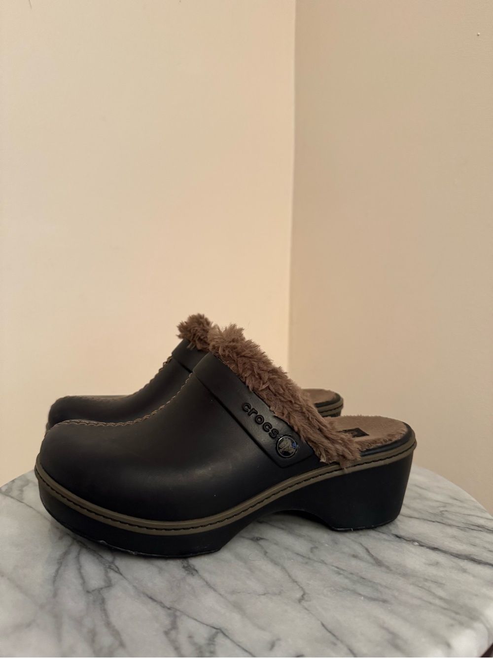 Crocs Cobbler EVA Lined Clogs Women’s Size 6 Black Faux Fur Comfort Shoes